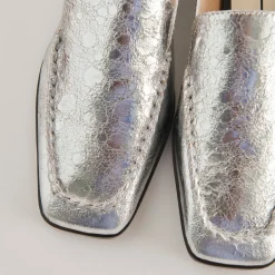 BENY FLATS SILVER DISTRESSED LEATHER^Dolce Vita Clearance