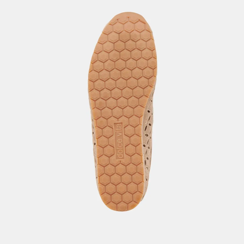 DANIE EYELET PERF SNEAKERS CAMEL SUEDE^Dolce Vita Best
