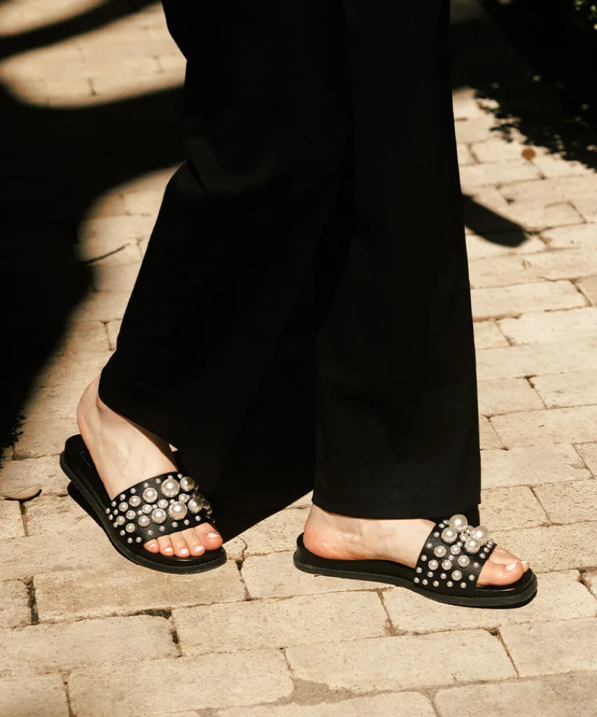 GABBI PEARL SANDALS BLACK PEARLS^Dolce Vita Hot