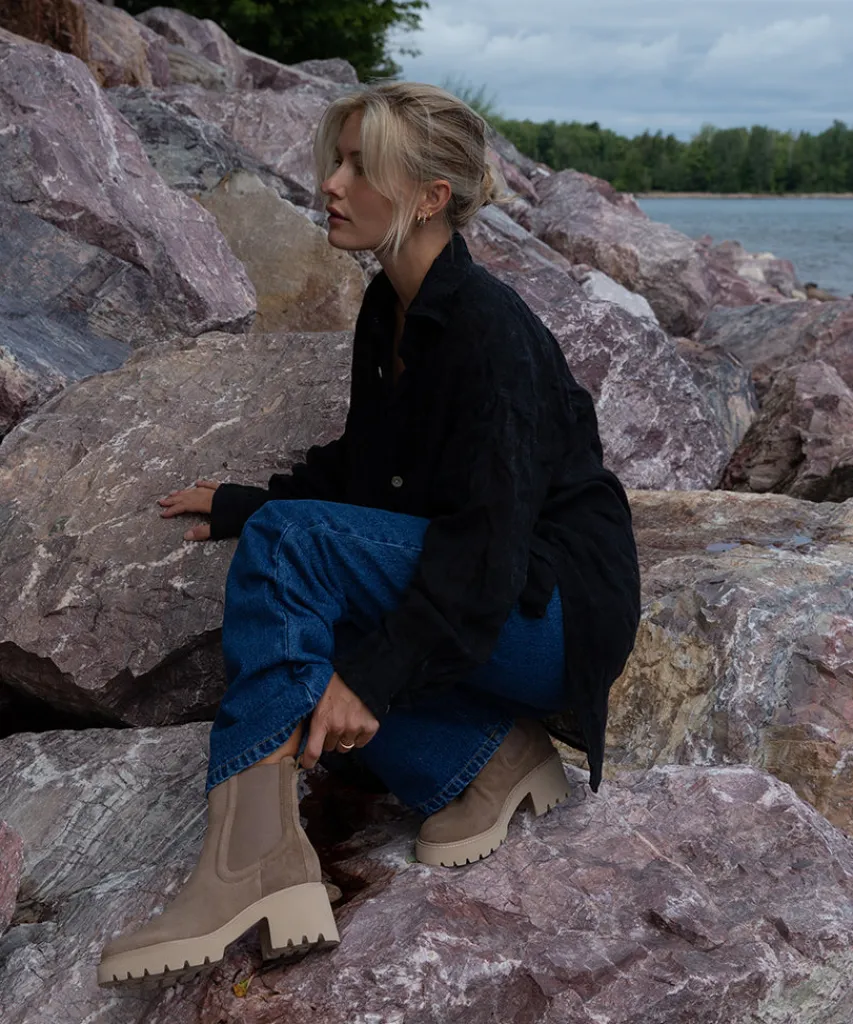 HAWK H20 WIDE BOOTIES MUSHROOM SUEDE^Dolce Vita Best