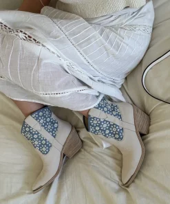 NASHE BOOTIES BLUE FLORAL NUBUCK^Dolce Vita Hot